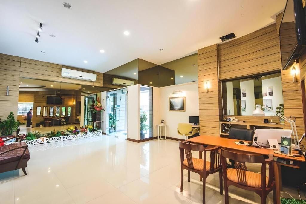 New Suanmali Hotel Bangkok Exteriör bild