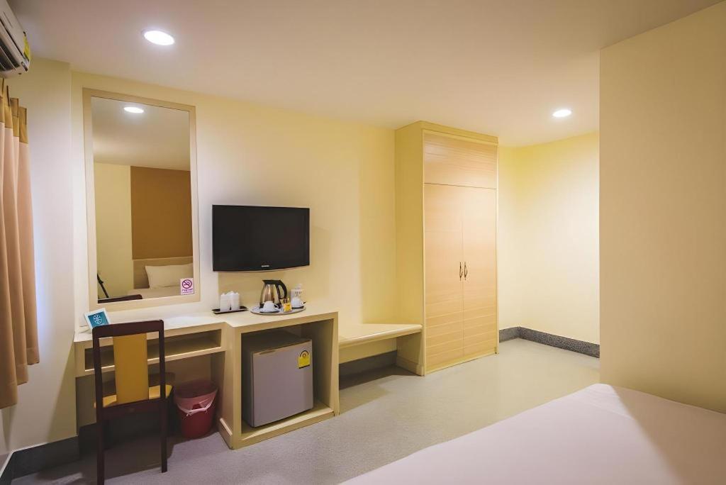 New Suanmali Hotel Bangkok Exteriör bild